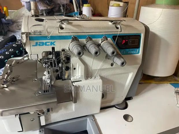 Jack Digital Industry Sewing Machine Four Threads(knitting · Photo 1