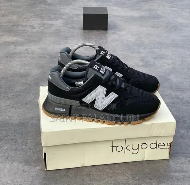 New Balance Sneakers · Photo 1