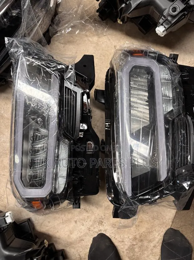 Toyota Tacoma LED Headlight 2016 2017 2018 2019 2020 2021 · Photo 1