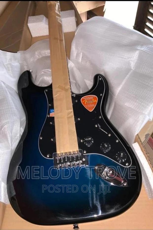 Fender Lead Guitar · Photo 2