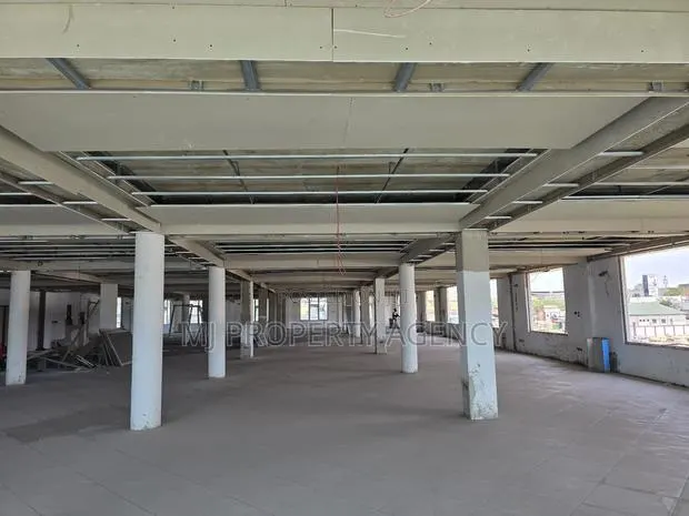 1000 SQM Showroom/ Office Space · Photo 1