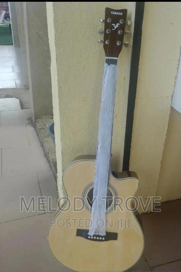 Yamaha Semi-Acoustic Guitar · Photo 2