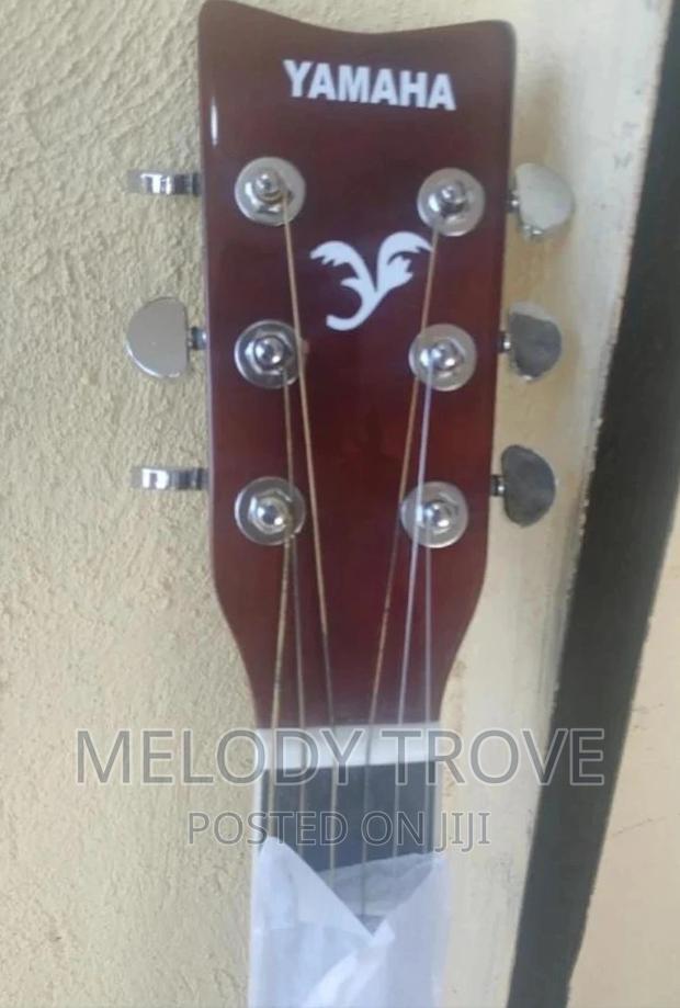 Yamaha Semi-Acoustic Guitar · Photo 3