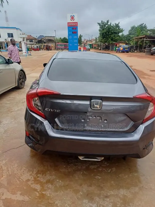Honda Civic 2018 Gray · Photo 1
