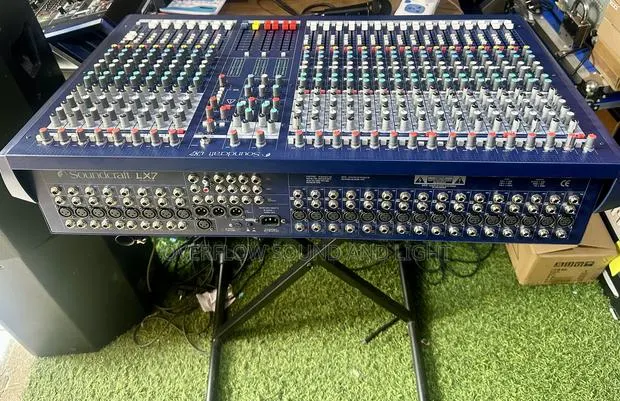 Soundcraft Lx7ii 24-Channel Analog Mixing Console · Photo 1