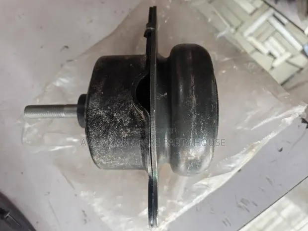 Ford Explorer 2.0 Engine Seat · Photo 1