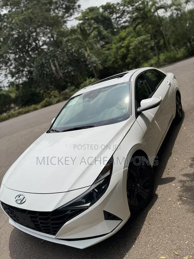 Hyundai Elantra SEL 2023 White · Photo 1