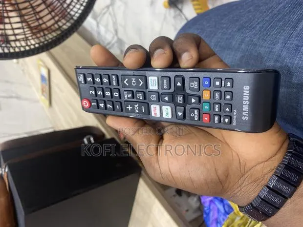 Glorious Samsung Remote With Advanced Smart Features · Photo 1
