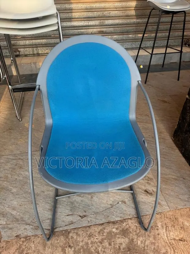 Blue Heavy Duty Chair · Photo 1