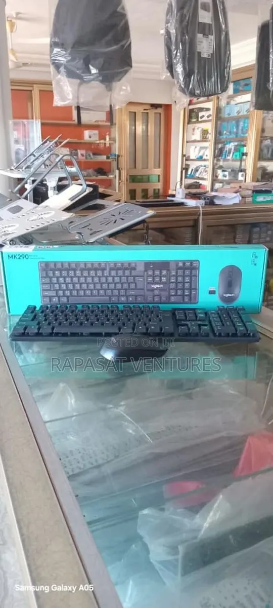 Logitech Wireless Keyboard and Mouse Combo Mk290 · Photo 1