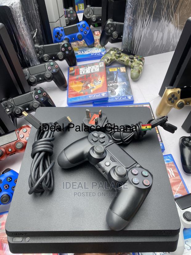 Playstation 4 Slim With 6 Games · Photo 3