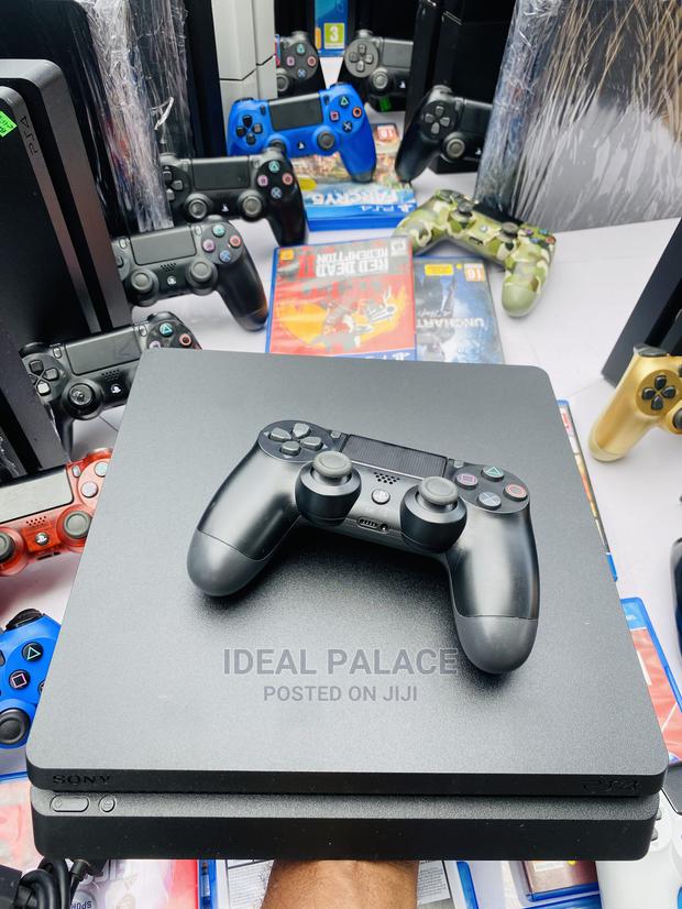 Playstation 4 Slim With 6 Games · Photo 2