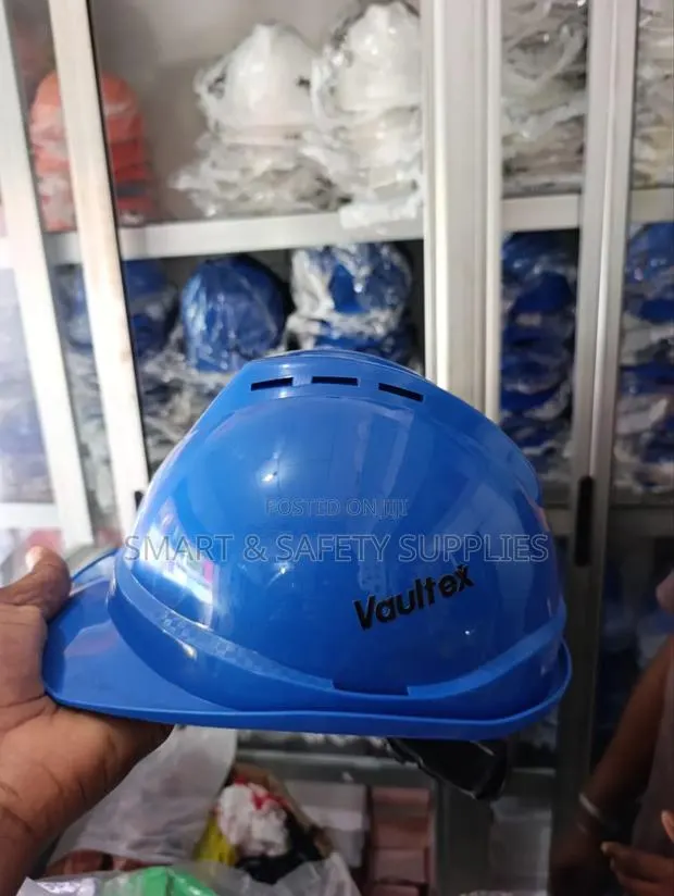 Vaultex Safety Helmet · Photo 1