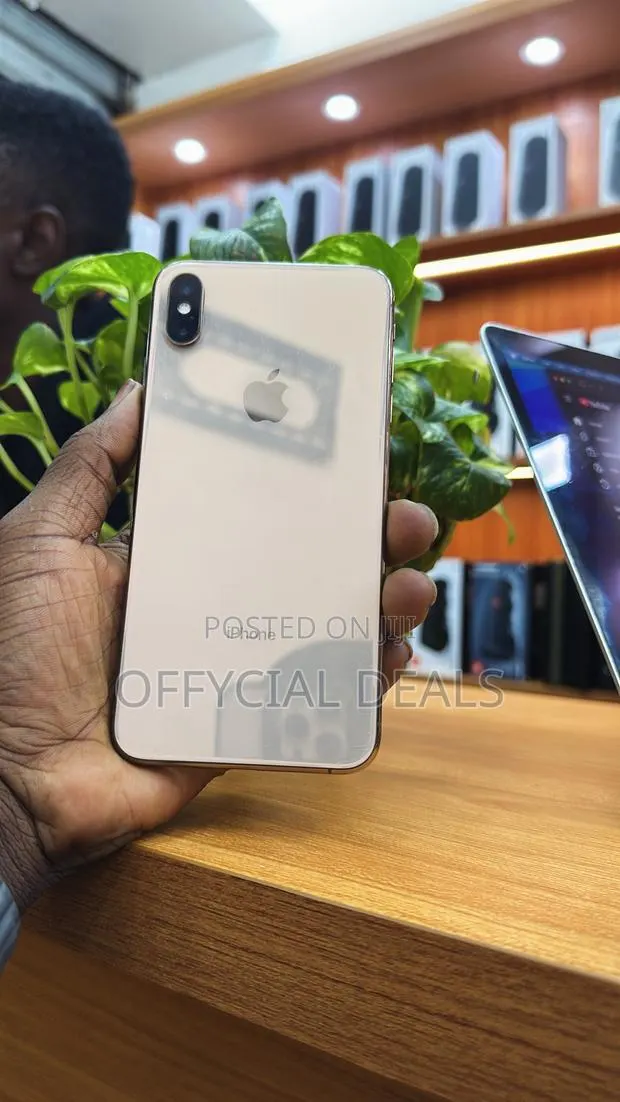 Apple iPhone XS Max 64 GB Gold · Photo 1