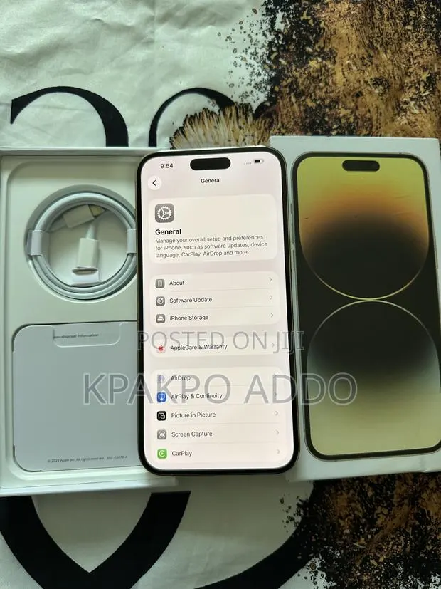 Apple iPhone 14 Pro Max 128 GB Gold · Photo 1