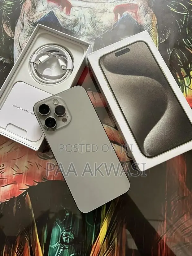 Apple iPhone 15 Pro Max 256 GB Silver · Photo 1
