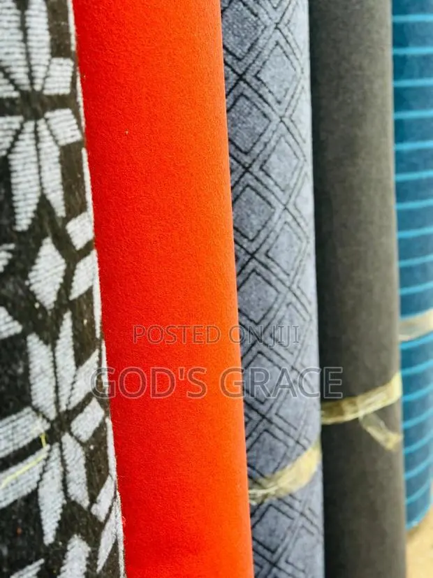Floor Woolen Carpet · Photo 1