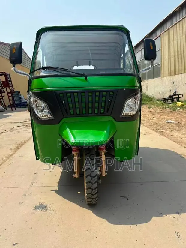 New Motorcycle 2025 Green · Photo 1