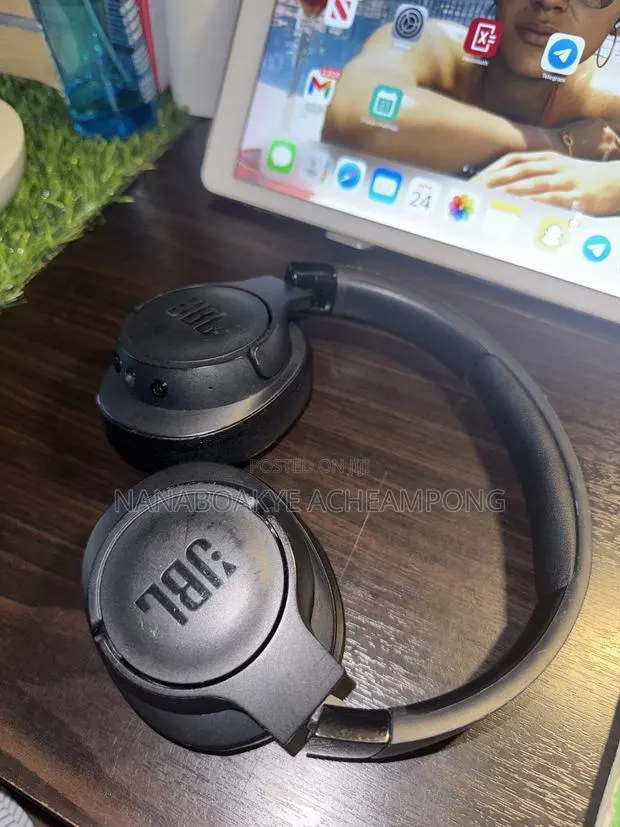 JBL Tune 720BT Headphones Uk · Photo 1