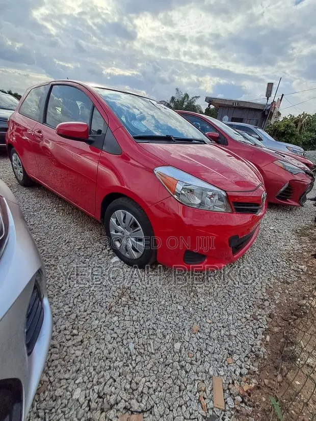 Toyota Yaris 2014 Red · Photo 1