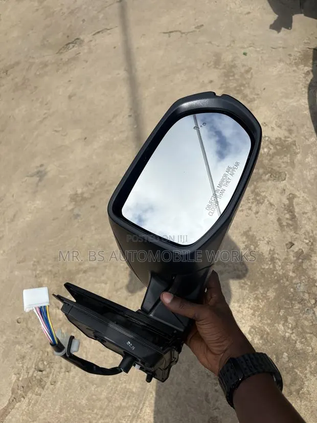 Honda CRV Side Mirror Blindspot Sensor 2017-2022 · Photo 1