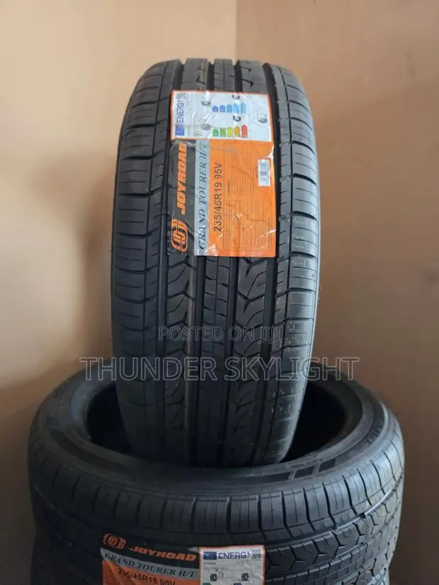 235/45r19 Joyroad Grand Tourer H/T 95V Tyre · Photo 1