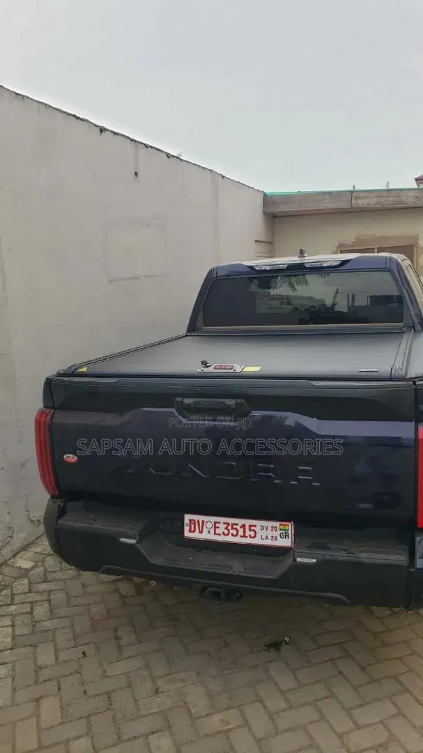 Toyota Tundra Premium 2024 Retractable Tonneau Cover* · Photo 1