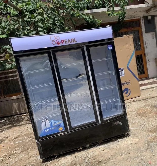 Super Premium Pearl PVC-150 Commercial 3-Door Glass Display/Beverage · Photo 1