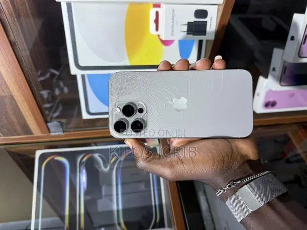 Apple iPhone 16 Pro Max 512 GB Gray · Photo 1