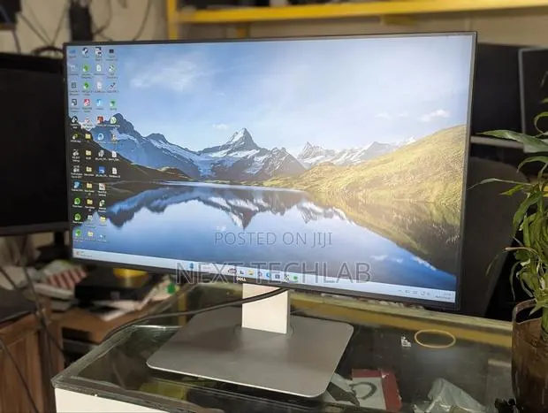 Dell Ultrasharp 24 · Photo 1