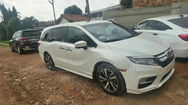 Honda Odyssey 2019 White · Photo 1