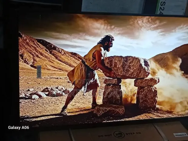 Samsung 43” Smart Entertainment Tv With Dynamic Color Display · Photo 1