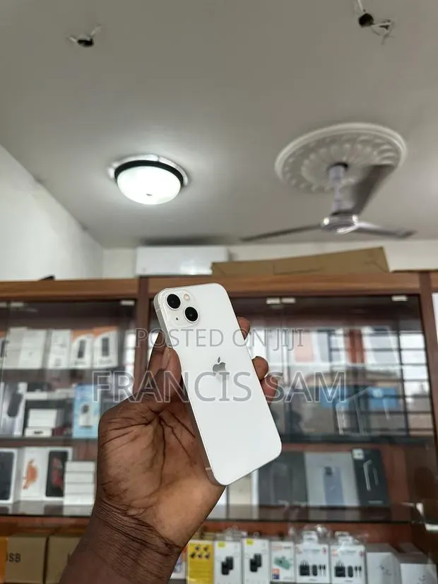 Apple iPhone 13 256 GB White · Photo 1