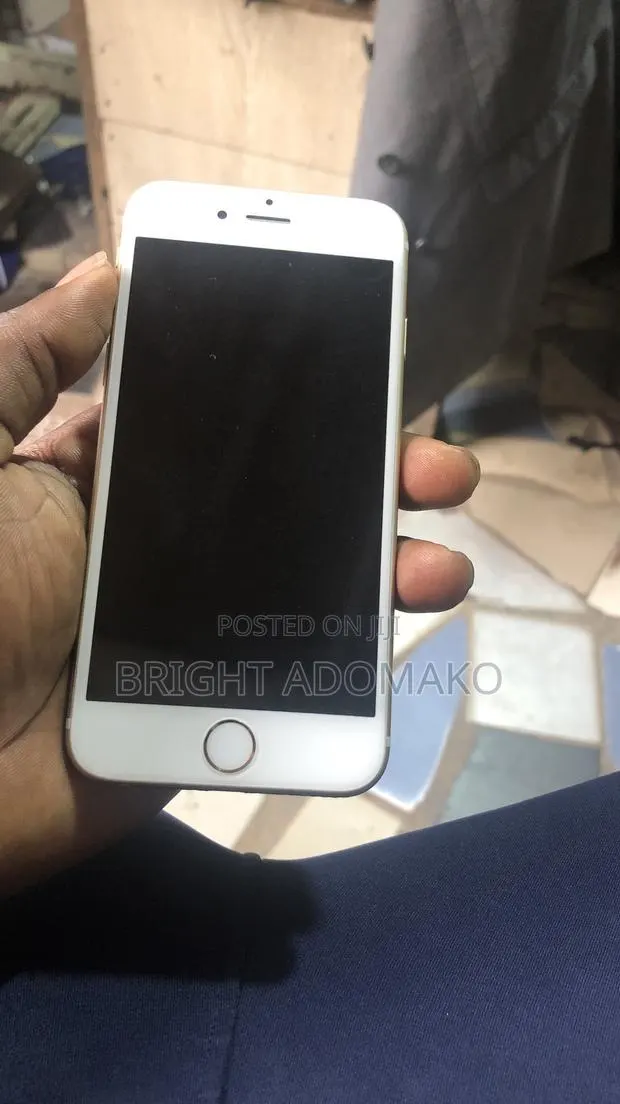 Apple iPhone 6s 32 GB Gold · Photo 1
