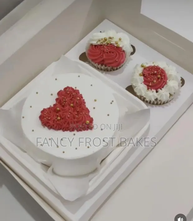 Mini Cake and Cupcakes · Photo 1