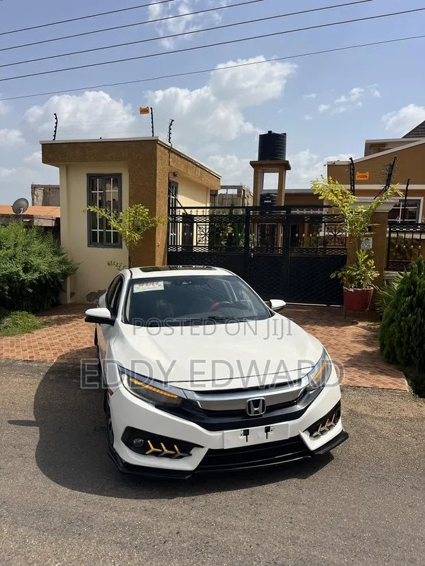 Honda Civic Touring 4dr Sedan (1.5L 4cyl) 2017 White · Photo 1