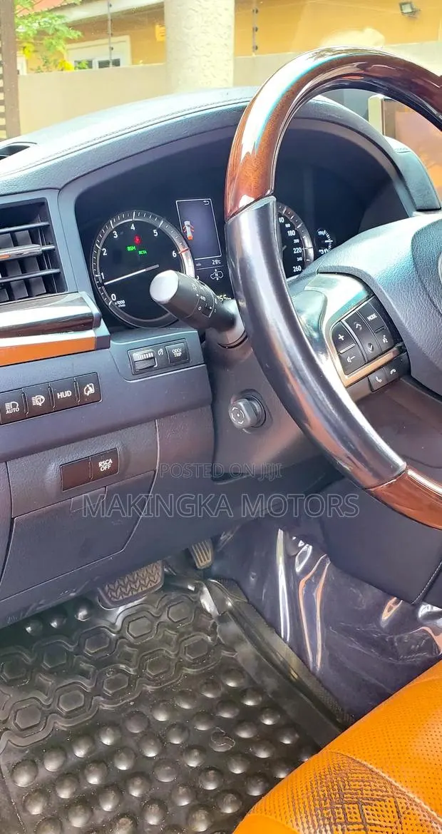 Lexus LX 570 AWD 2017 Pearl · Photo 1