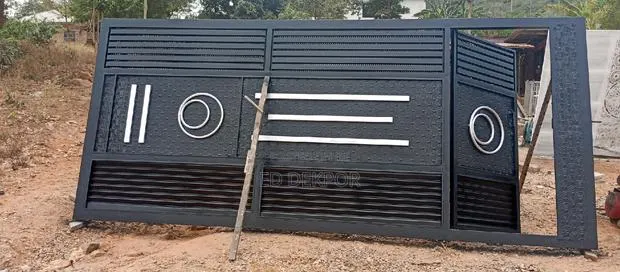 Double Zero Metal Design Gate · Photo 1