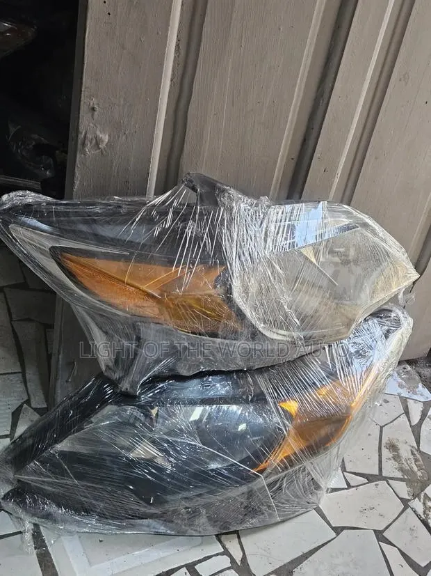 Honda Civic One Door Headlight 2014 · Photo 1