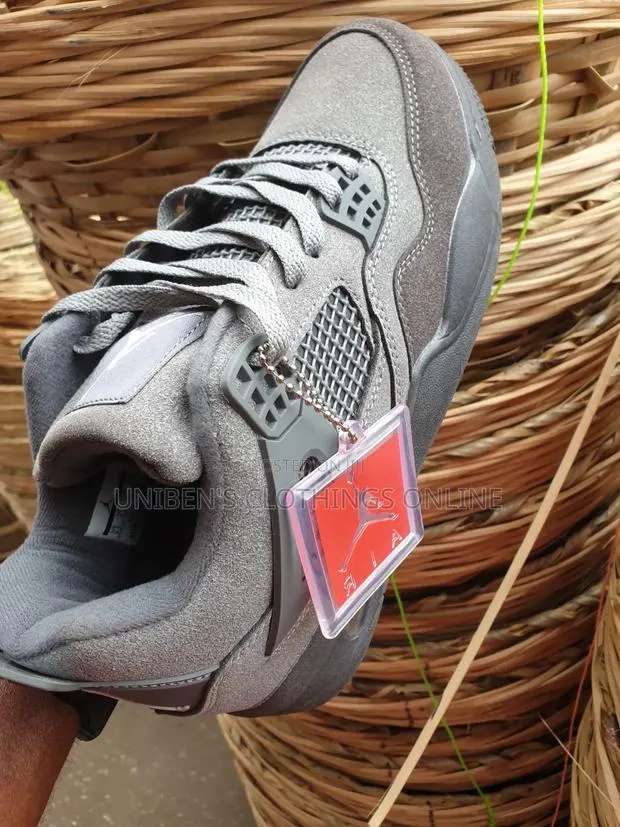 Quality Sneakers · Photo 1