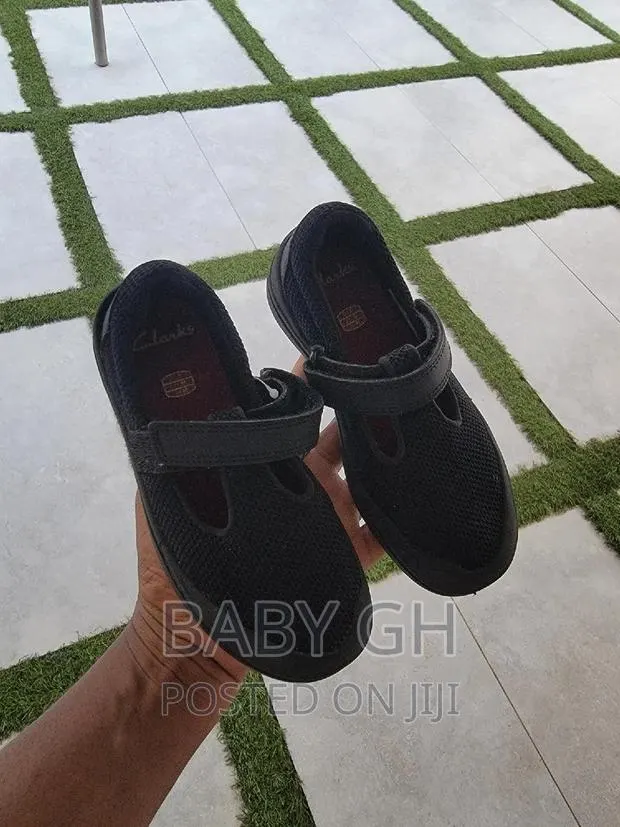 Clarks Girls School Shoes · Photo 1