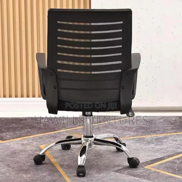 Desk Chair With a Chrome Base · Photo 1