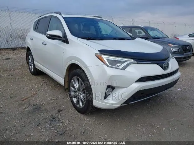 Toyota RAV4 2017 White · Photo 1
