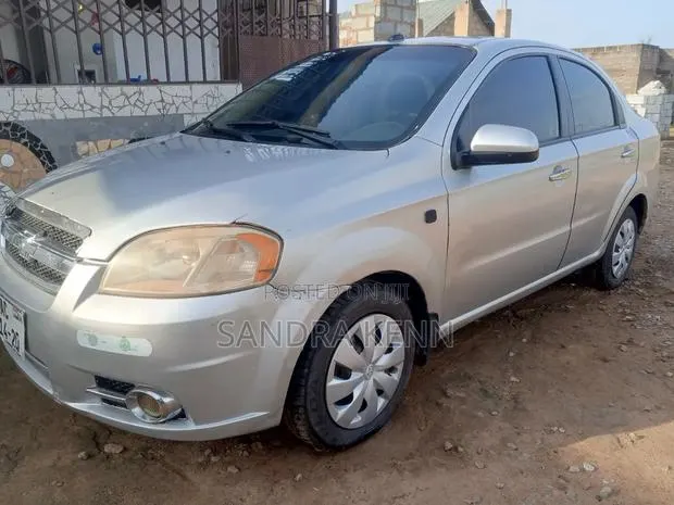 Chevrolet Aveo 2012 Silver · Photo 1