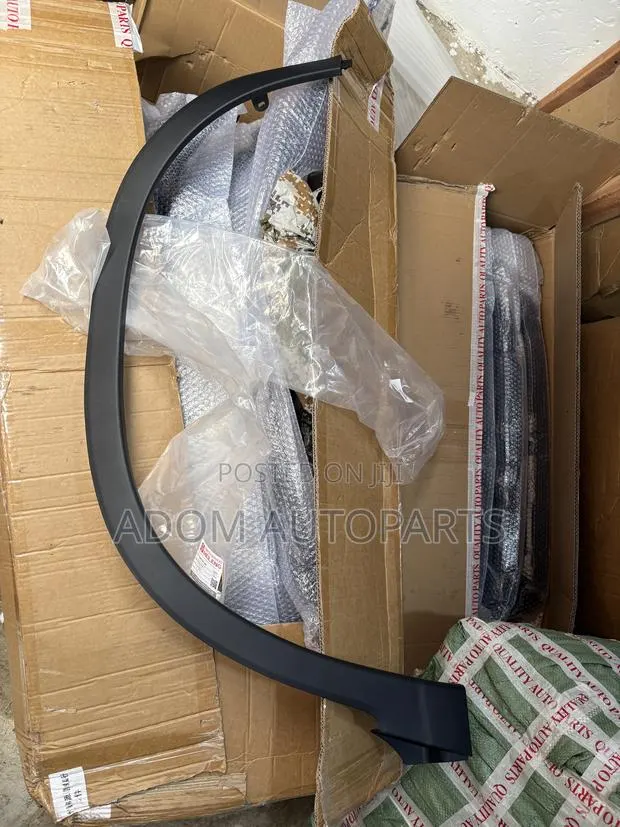 Honda Pilot Passport Ridgeline Fender Moulding 2018 2019 2020 2021 · Photo 1