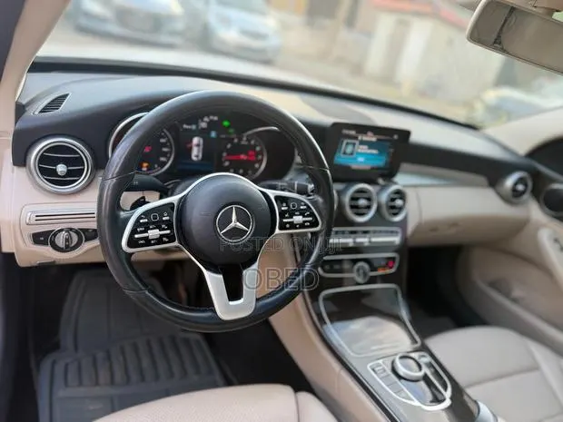 Mercedes-Benz C300 2019 White · Photo 1