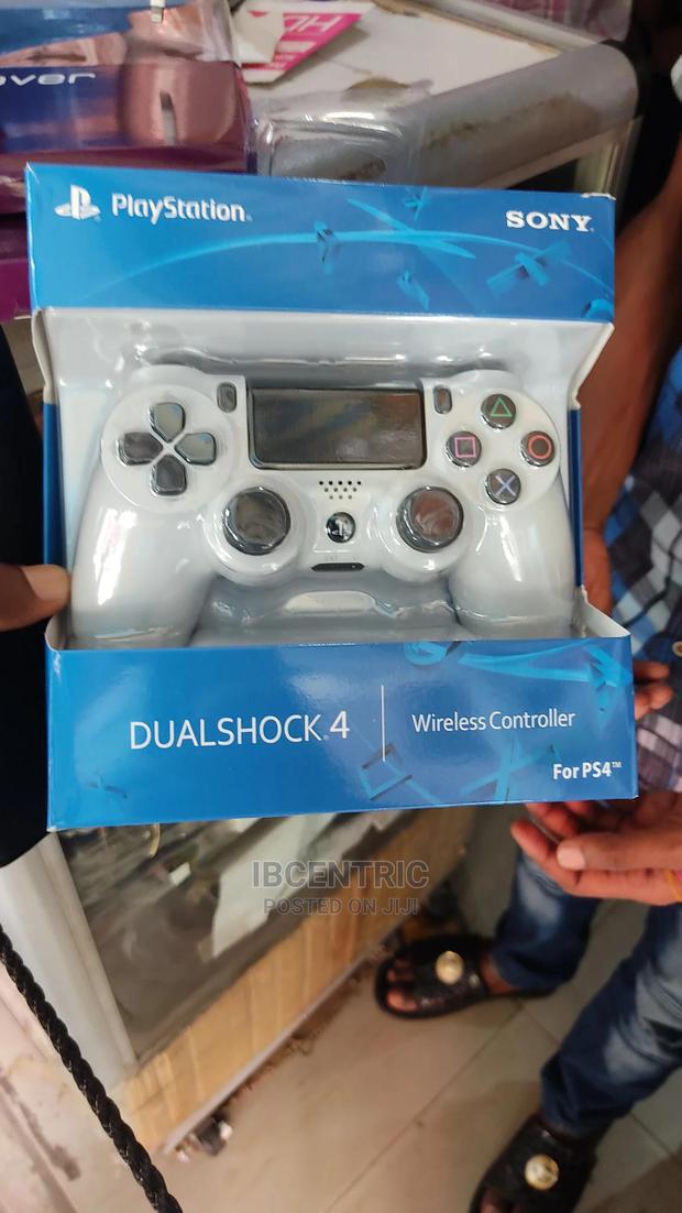 Sony Dual Shock 4 Wireless Controller · Photo 3