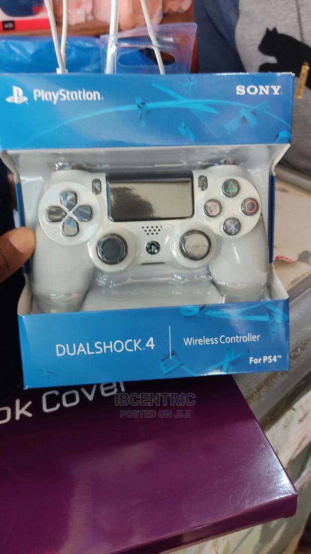 Sony Dual Shock 4 Wireless Controller · Photo 1