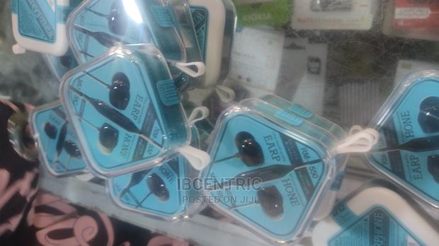 Remax in Ear Wired Earphone · Photo 1