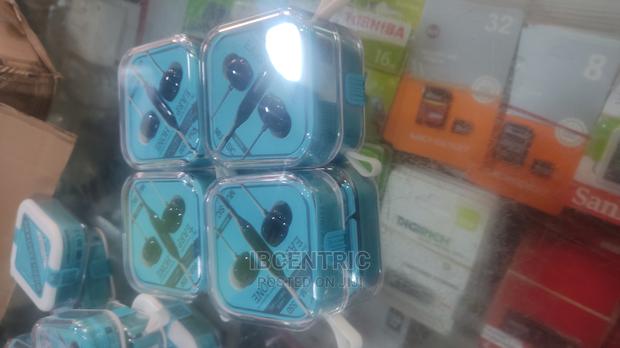 Remax in Ear Wired Earphone · Photo 3